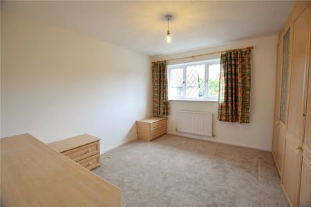 3 bedroom House in Clayhill Close, Bracknell - Photo 3