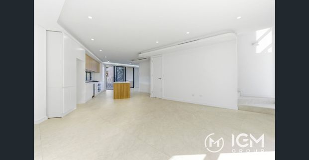 Brand New Luxury Duplex – Modern Living at Its Finest - Photo 1