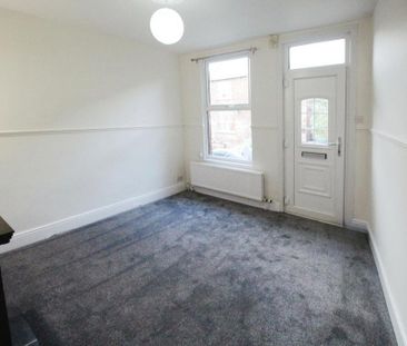 3 bedroom end of terrace house to rent - Photo 1