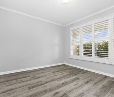 Short walk to Main Street - Photo 3