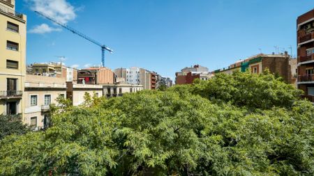 Modern double room in Calle Valencia, Barcelona city centre - Photo 4