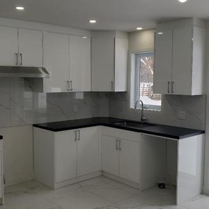 Grand 4 ½ sur 2 étages, 1218 pieds carrés, avec 2 grandes chambres, comme une maison de ville! - Photo 2