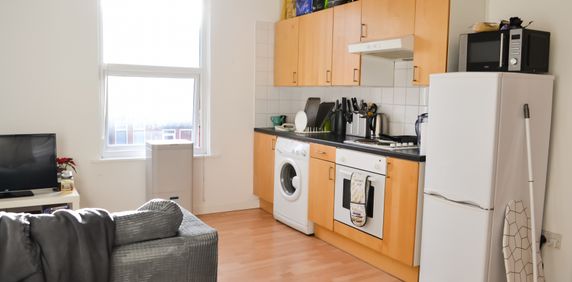 1 Bedroom Apartment - Photo 2