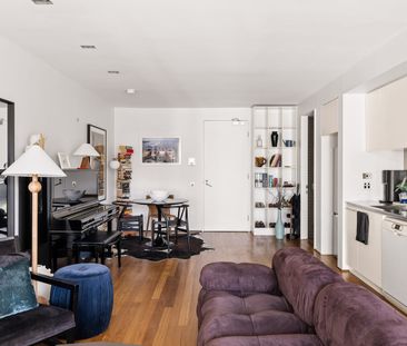 Architect-designed north-facing home with city outlooks - Photo 5
