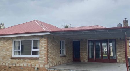Three Bedroom Brick Home - Photo 3