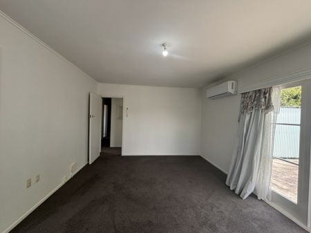 Available NOW - 3 Bedrooms School Zone, Recently Renovated - Photo 2