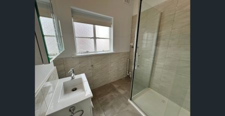 A Rare Ground-Floor Gem in Iconic ‘Hayling’ – Steps from Fitzroy Gardens & Spring Street - Photo 3