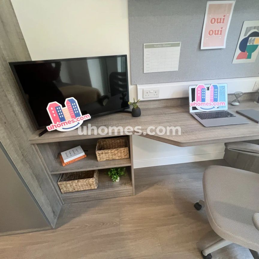 Large En-Suite - Photo 1