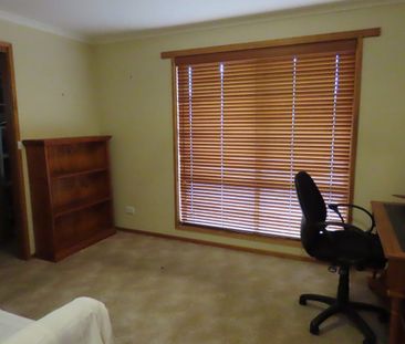 2 Bedroom unit situated in the West End. - Photo 1
