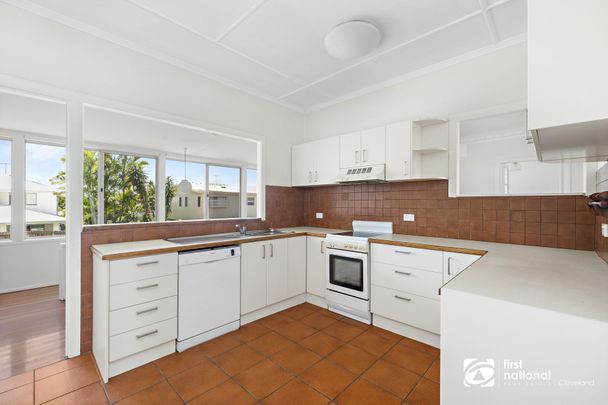 CHARMING FAMILY HOME IN BEAUTIFUL WYNNUM - Photo 1