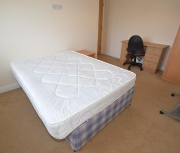 4 bedroom detached house to rent - Photo 2