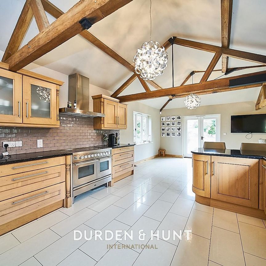 Cold Christmas Lane, Thundridge, Ware - Photo 1