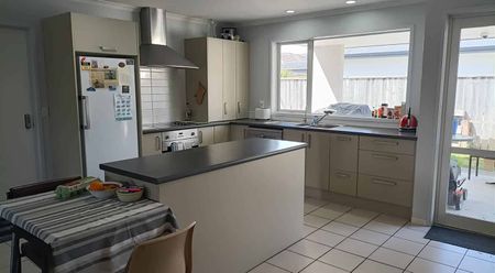 SINGLE ROOM WITH ENSUITE IN A SHARED HOUSE - Photo 3