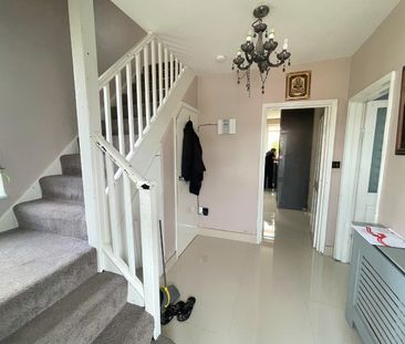 4 bed semi-detached house to rent in Barnhurst Path, Watford, WD19 - Photo 6