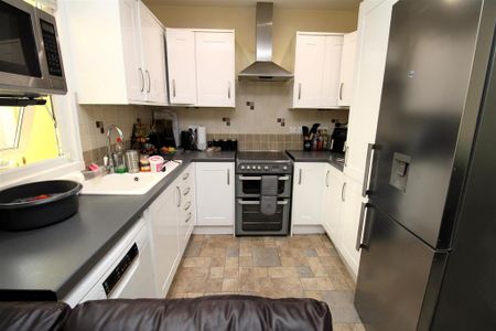 3 bedroom terraced house to rent - Photo 3