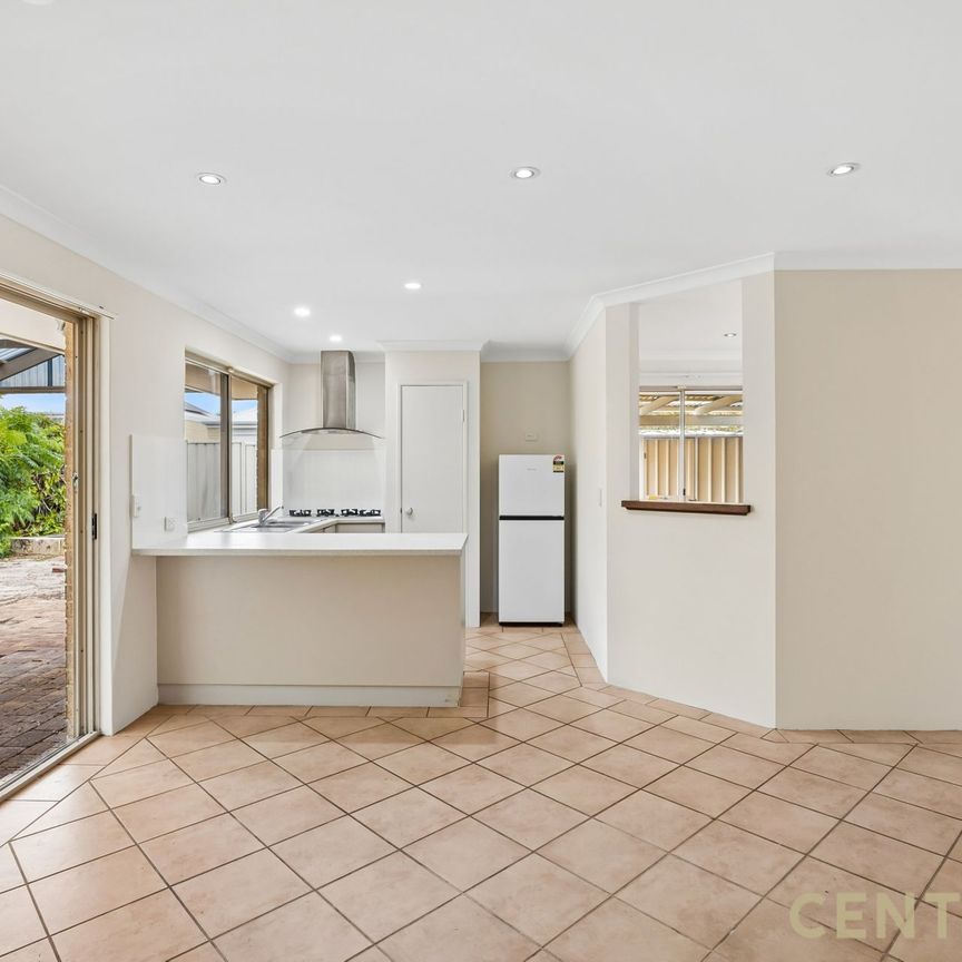 Low Maintenance Home in Prime Location - 6 Month Lease - Photo 1
