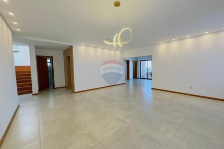 Casa em condomínio com quatro quartos alto padrão - Foto 2