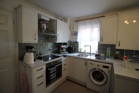 Priory Road, High Wycombe - Photo 5