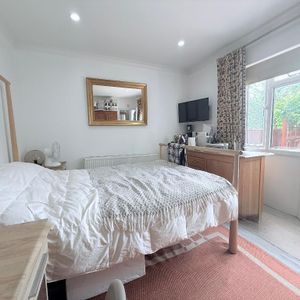 Brassie Avenue, East Acton, London, W3 7DF - Photo 2