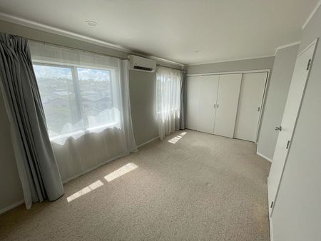 Great location, spacious 3 bdr, available now - Photo 3