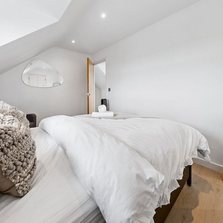 2 Bed Flat, London, N20 - Photo 1