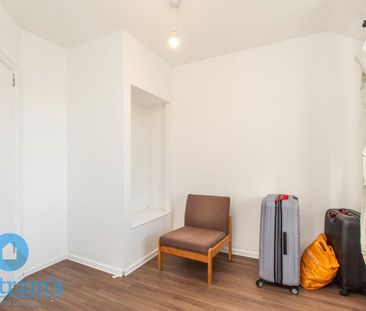 References Pending - 6 bed Semi-Detached House - Photo 6