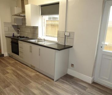 3 bedroom terraced house to rent - Photo 6