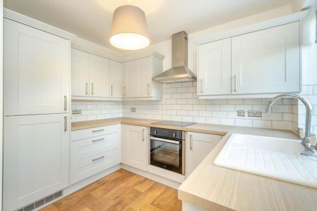 3 bedroom flat to rent - Photo 2