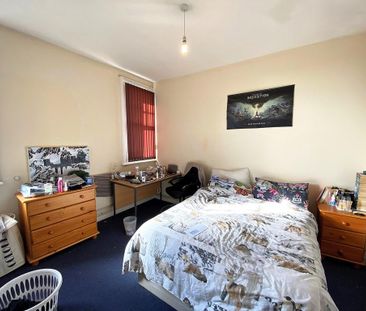 3 bedroom flat to rent - Photo 1