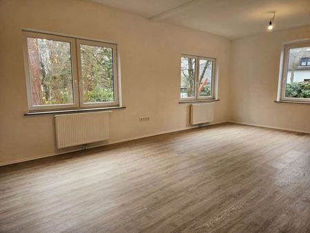 Ebenerdig und komplett renoviert, hier kann man sich wohlfühlen - 5 ZKB mit Garten - Photo 2