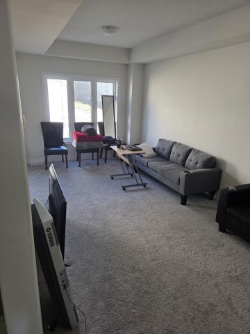 For Lease - 36 Bruton Street, Thorold, Ontario - Photo 2