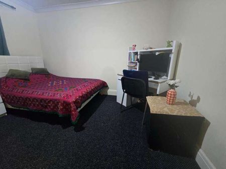 Room in a Shared House, Fairholme Road, IG1 - Photo 4