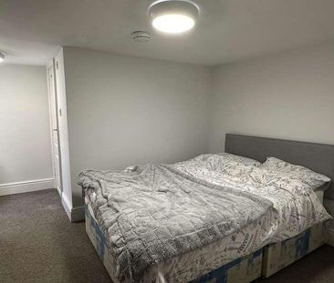 Bedroom Bathroom House, LN1 - Photo 3