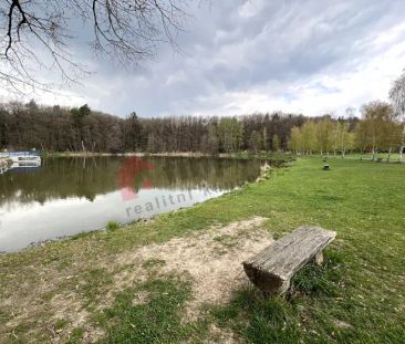 Pronájem podkrovního bytu 2+kk 65 m Černé Voděrady, Praha-východ - Fotografie 2