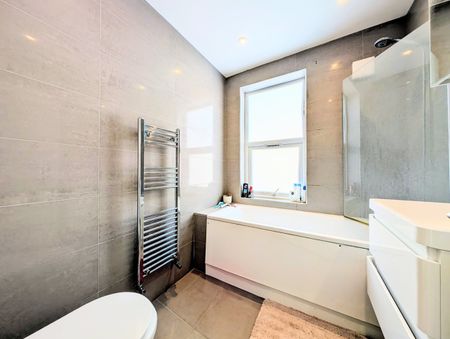 4 Bed Terraced House, Fountain Road, SW17 - Photo 2