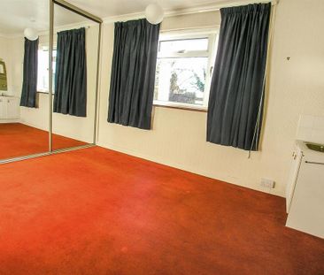 4 bedroom semi-detached house to rent - Photo 5