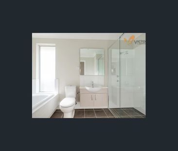 Spacious 4 Bedroom Family House in Schofields - Photo 6