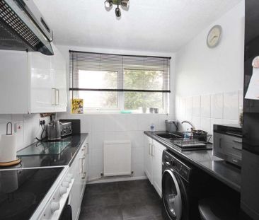 2 bedroom maisonette to rent - Photo 2