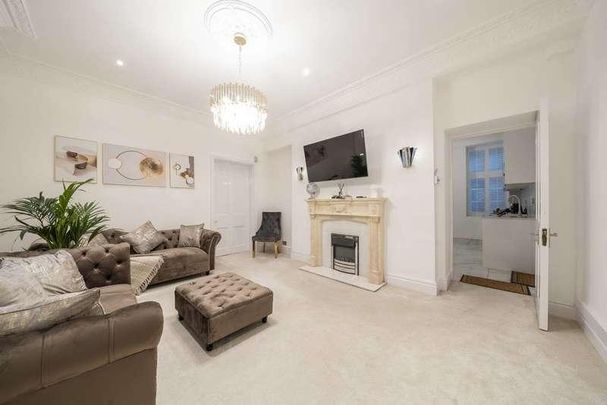 De Vere Gardens, Kensington, W8 - Photo 1