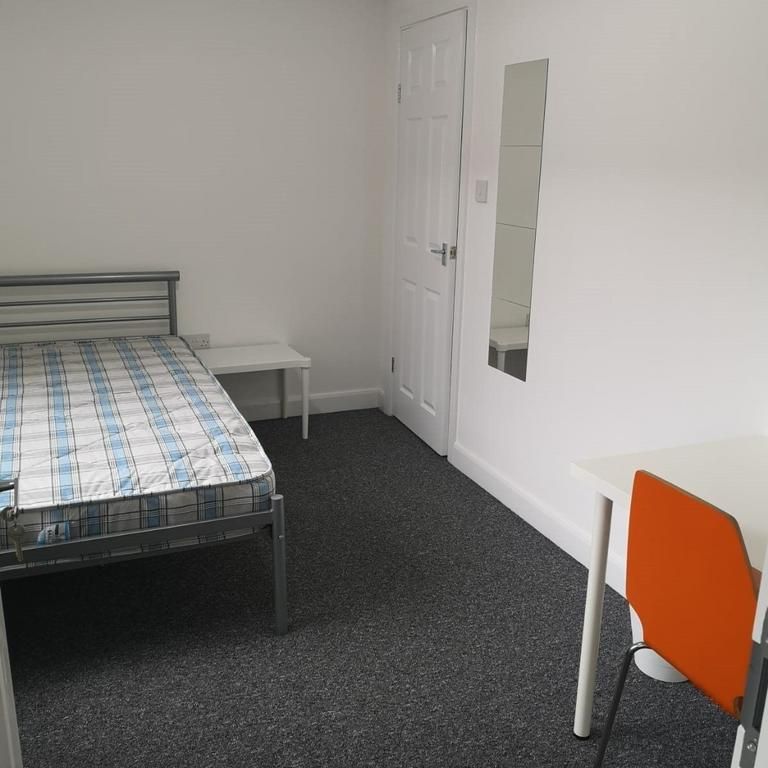 5 bedroom semi-detached house to rent - Photo 1