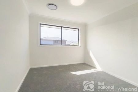 “Park front 4-bedroom family home in the Heart of Colebee - Walk to Shops” - Photo 5