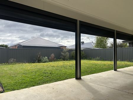 Large Family Home - Photo 2