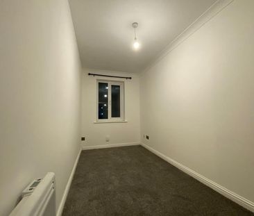 3 Bed Flat, Signal Drive, M40 - Photo 3