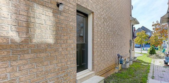 For Lease - 110 Lahore Crescent, Markham, Ontario - Photo 2