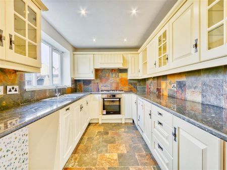 2 bedroom terraced house to rent - Photo 4