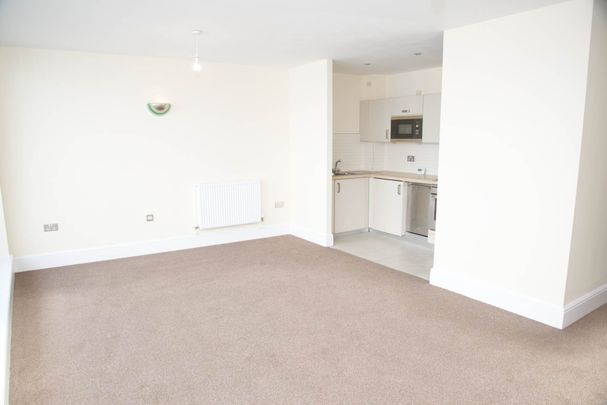Price £1,950 pcm - Available Now - Unfurnished - Photo 1