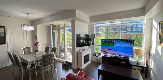 Spacious 2 Bed, 1 Bath with Parking Spot and Excellent Building Amenit - Photo 2