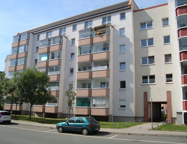 Zentrale 3-Raum-Wohnung in Crimmitschau - Photo 1