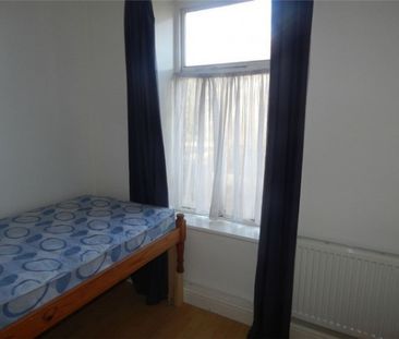 2 Bed - Norwood Road, Birkby, Huddersfield - Photo 1