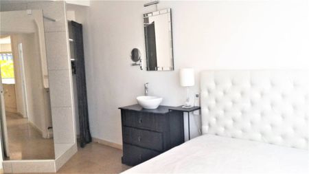 Location Appartement 3 pièces 78m² CANNES 06400 - Photo 3